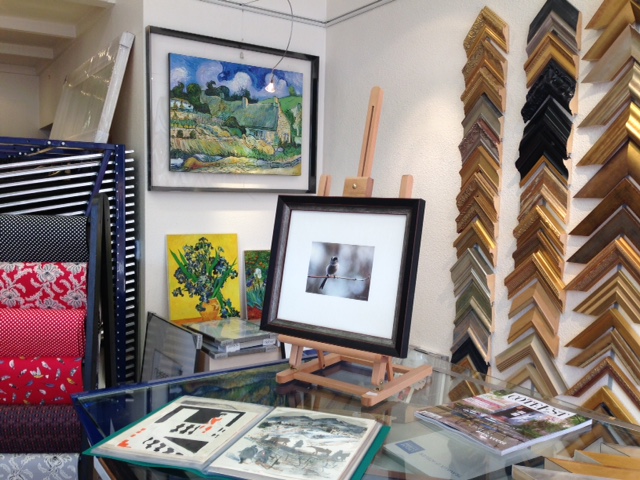 visuel intérieur atelier d'encadreur à nancy