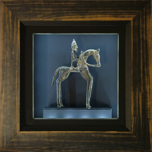 cadre avec objet en relief