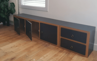 Atelier de fabrication d’un meuble en carton